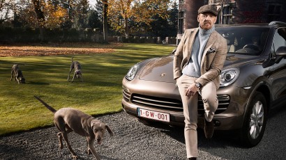 Gerald Watelet présentateur des émissions C'est du Belge, Un gars un Chef, à la RTBF pose habillé par Crossword dans un look gentleman farmer.