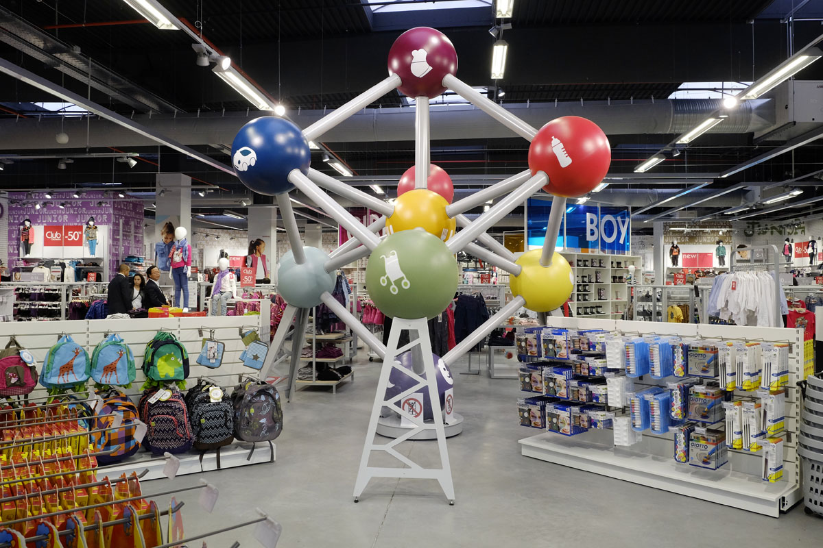 Le Megastore Orchestra Zaventem près de Bruxelles en Belgique, 5000 m2 pour un magasin dédié à la puériculture, aux femmes enceintes, et à la mode pour enfants de 0 à 14 ans.