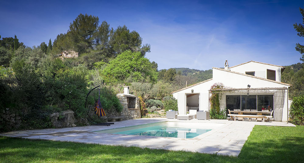Une belle maison à louer avec piscine en Provence à la Cadière d'Azur au milieu de l'AOC de Bandol.