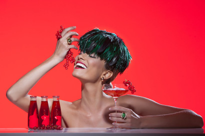 Photo d'une mannequin avec les bijoux de la joaillerie De Greef pour leur campagne de publicité et leur catalogue