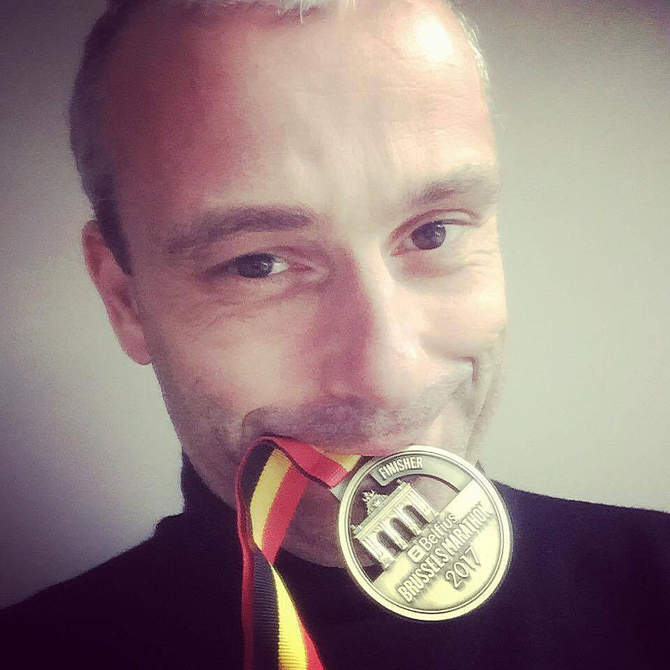 Michel Gronemberger avec la médaille du Marathon de Bruxelles