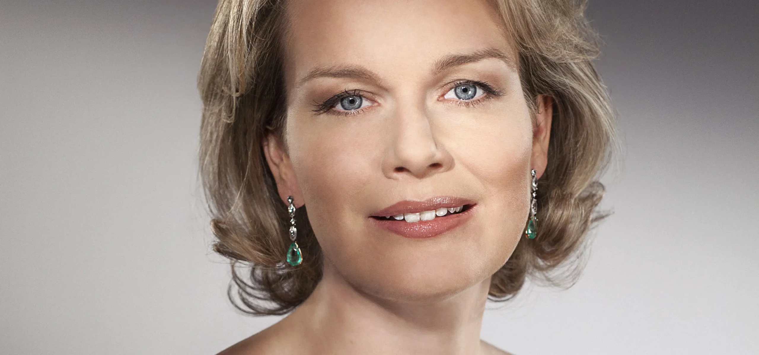 Portrait officiel Reine Mathilde de Belgique par Michel Gronemberger