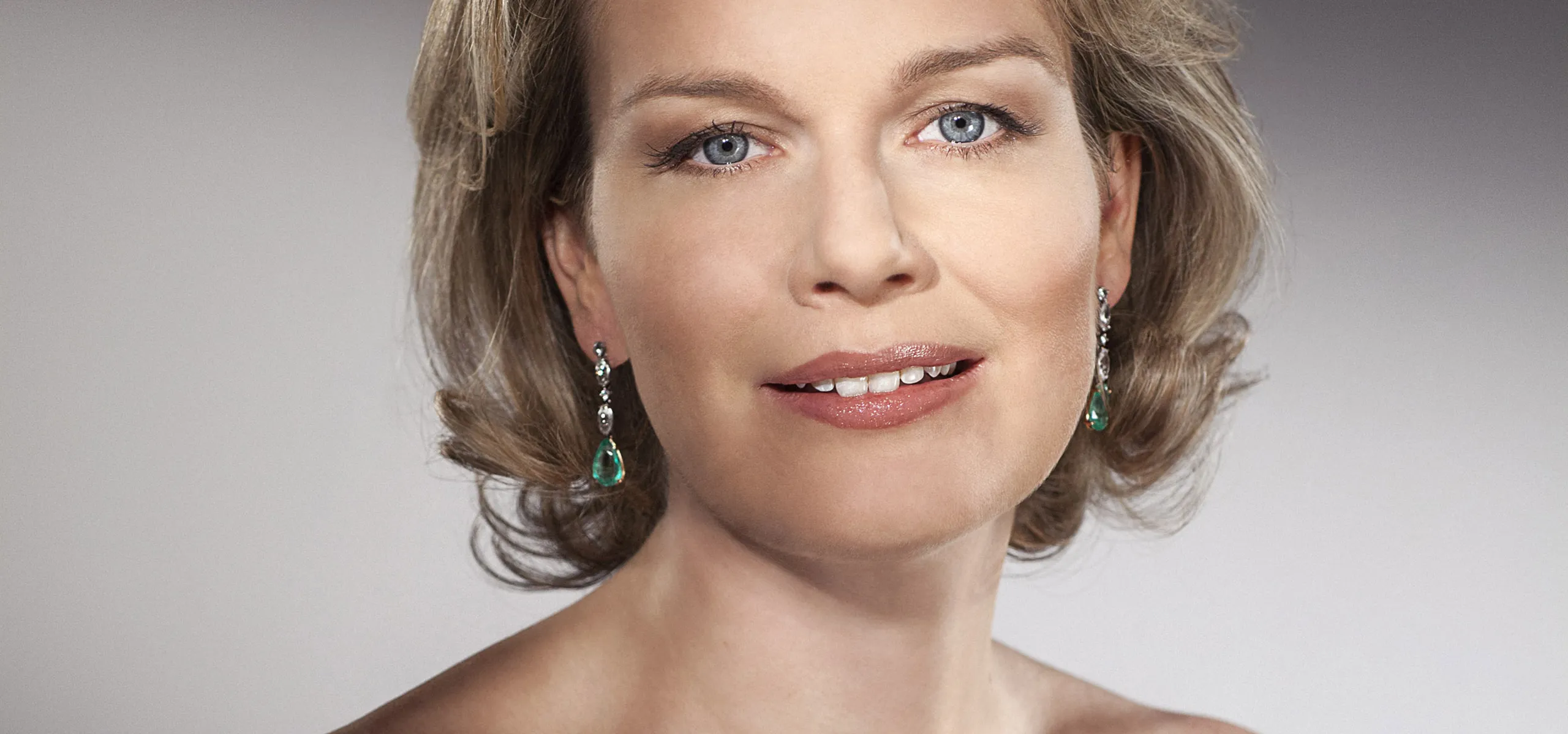 Portrait studio de la Reine Mathilde par Michel Gronemberger (vignette).