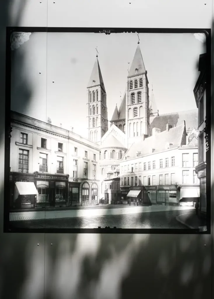 Qualité de tirage photographique sur Dibond d'après un négatif sur plaque de verre.